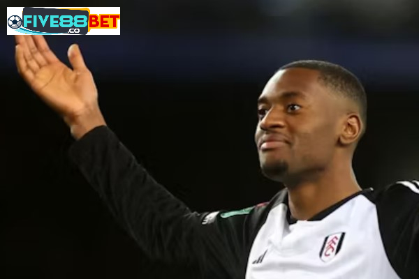 Adarabioyo là một trong những trung vệ chủ chốt của Fulham